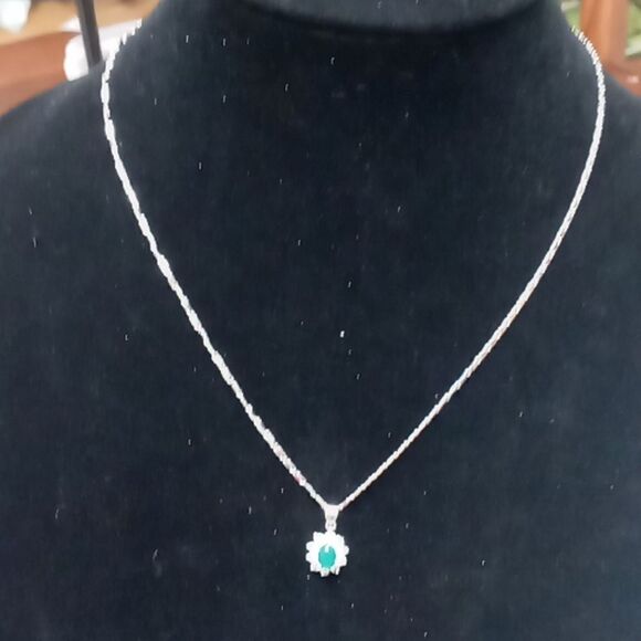 Beautiful necklace - Picture 1 of 4